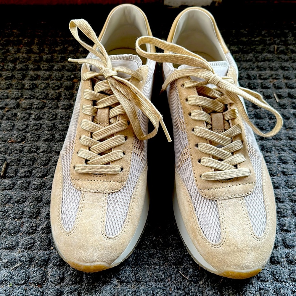 Vince O’Hara Sneakers Size 8 Brand New. Worn 20 minutes. Suede trim.